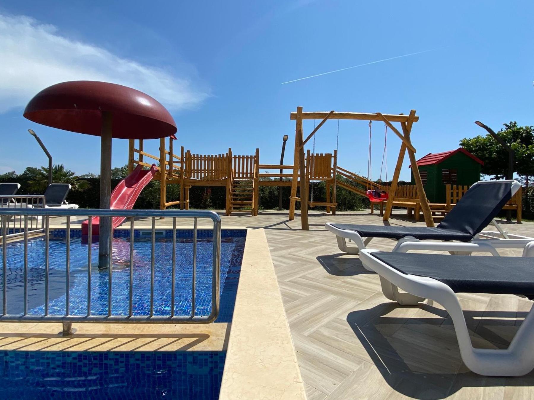 Imperial Family Resort Улцин Екстериор снимка