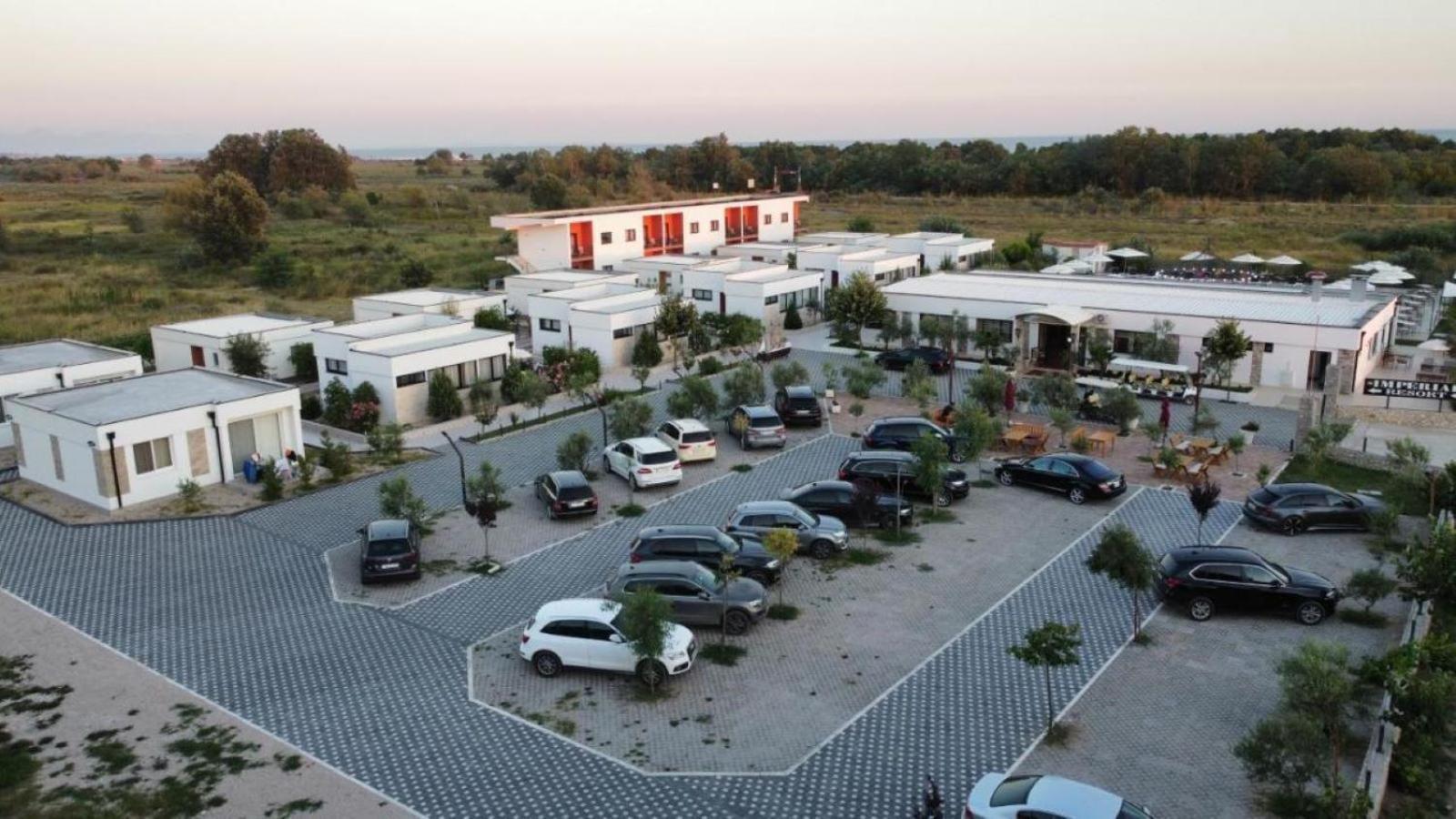 Imperial Family Resort Улцин Екстериор снимка